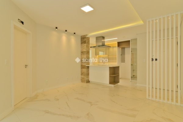 Apartamento à venda com 81m², 2 quartos, 1 suíte, 1 vaga no bairro Coqueiros em Florianópolis