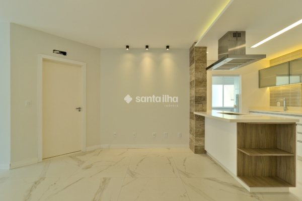 Apartamento à venda com 81m², 2 quartos, 1 suíte, 1 vaga no bairro Coqueiros em Florianópolis