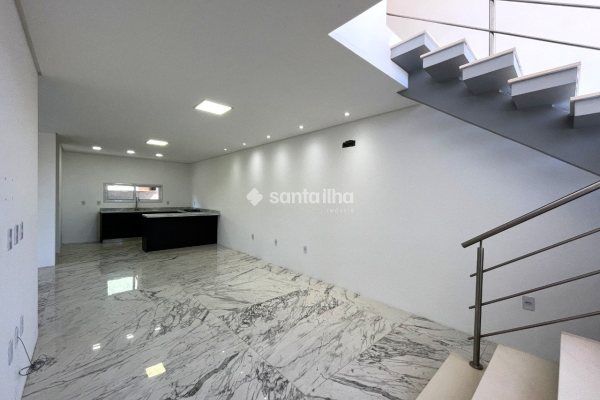 Casa em Condomínio para alugar com 140m², 2 quartos, 2 vagas no bairro Campeche em Florianópolis