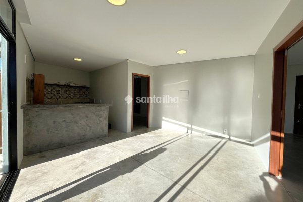 Casa Comercial para alugar com 104m², 5 vagas no bairro Rio Tavares em Florianópolis