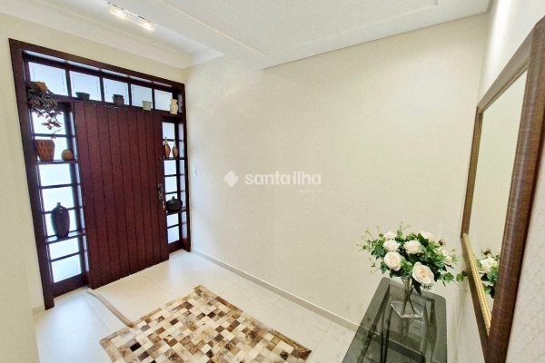 Casa à venda com 224m², 3 quartos, 1 suíte, 3 vagas no bairro Campeche em Florianópolis
