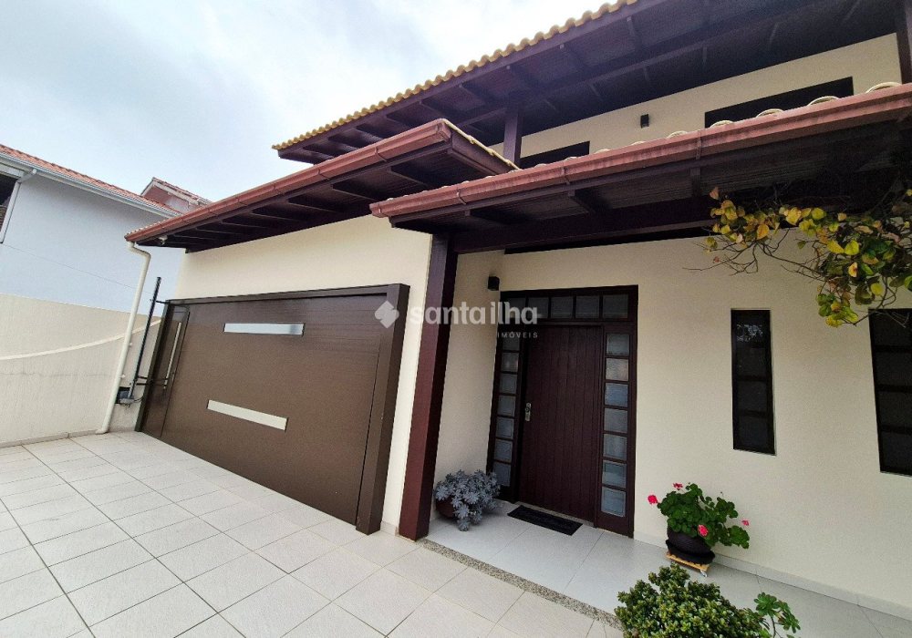 Casa à venda com 224m², 3 quartos, 1 suíte, 3 vagas no bairro Campeche em Florianópolis - Foto 1
