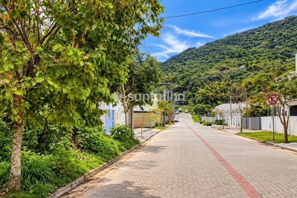 Terreno à venda com 336m² no bairro Ribeirão da Ilha em Florianópolis