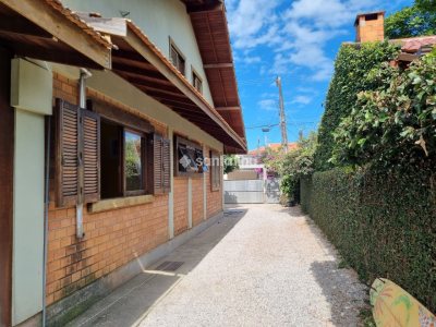 Casa à venda com 250m², 4 quartos, 2 suítes, 2 vagas no bairro Morro das Pedras em Florianópolis - Foto 2