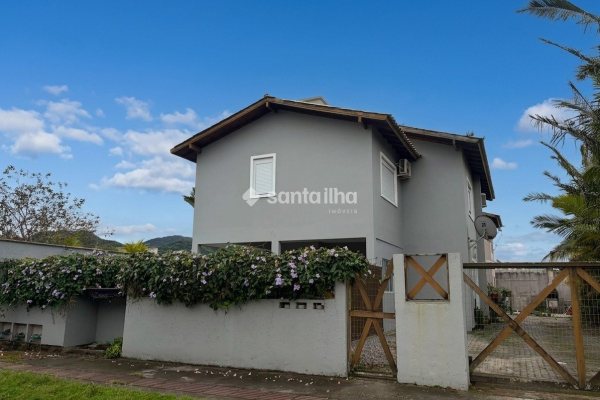 Casa à venda com 87m², 2 quartos, 1 vaga no bairro Campeche em Florianópolis