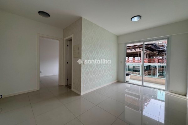 Apartamento à venda com 45m², 1 quarto, 1 vaga no bairro Pantanal em Florianópolis