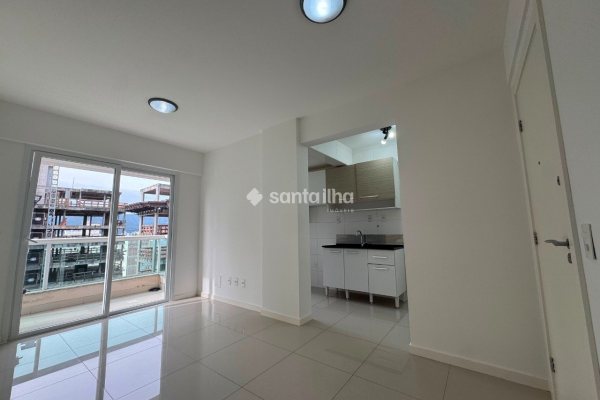 Apartamento à venda com 45m², 1 quarto, 1 vaga no bairro Pantanal em Florianópolis
