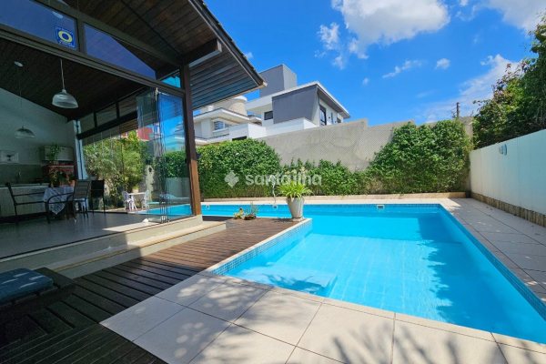 Casa em Condomínio à venda com 312m², 4 quartos, 4 suítes, 2 vagas no bairro Campeche em Florianópolis