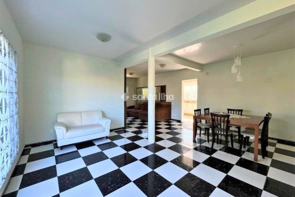 Casa à venda com 226m², 4 quartos, 2 suítes, 5 vagas no bairro Campeche em Florianópolis