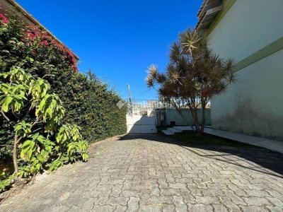 Casa à venda com 226m², 4 quartos, 2 suítes, 5 vagas no bairro Campeche em Florianópolis - Foto 2