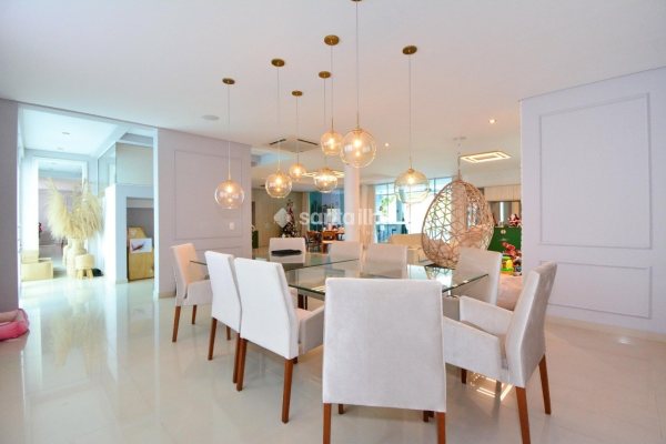 Casa à venda com 516m², 4 quartos, 4 suítes, 2 vagas no bairro Lagoa da Conceição em Florianópolis