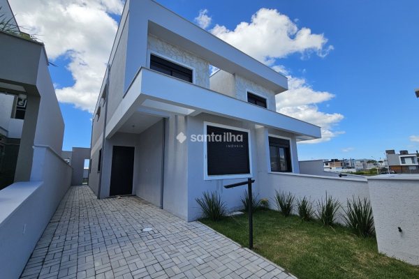 Casa à venda com 162m², 3 quartos, 3 suítes, 2 vagas no bairro Campeche em Florianópolis