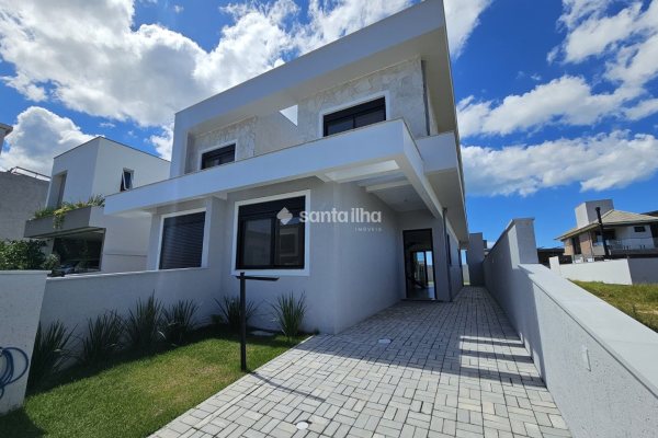 Casa à venda com 162m², 3 quartos, 3 suítes, 2 vagas no bairro Campeche em Florianópolis