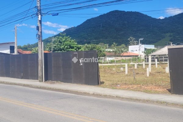 Terreno à venda com 748m² no bairro Ribeirão da Ilha em Florianópolis