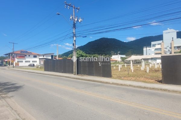 Terreno à venda com 748m² no bairro Ribeirão da Ilha em Florianópolis
