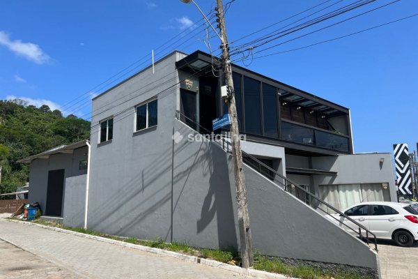 Sala/Conjunto à venda com 392m², 4 vagas no bairro Rio Tavares em Florianópolis