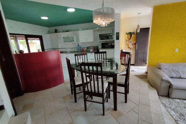 Casa para alugar com 250m², 3 quartos, 1 suíte, 2 vagas no bairro Morro das Pedras em Florianópolis