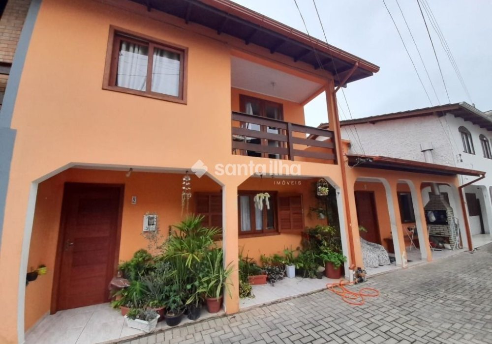 Casa à venda com 143m², 6 quartos, 1 vaga no bairro Armação em Florianópolis - Foto 1