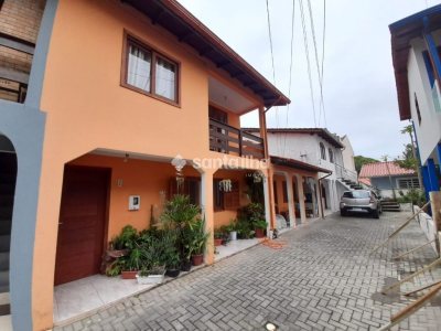 Casa à venda com 143m², 6 quartos, 1 vaga no bairro Armação em Florianópolis - Foto 3