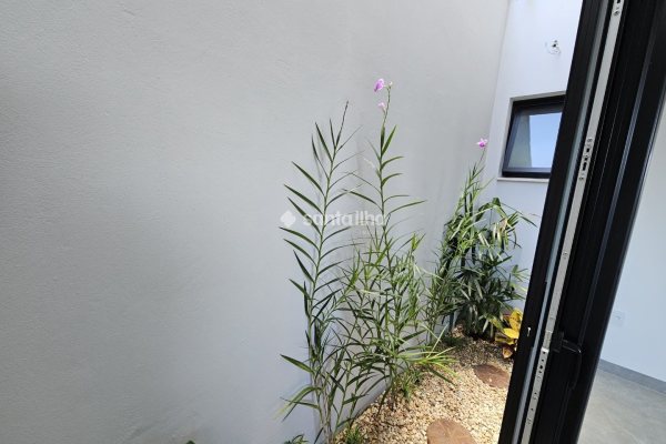 Casa à venda com 162m², 3 quartos, 3 suítes, 2 vagas no bairro Campeche em Florianópolis