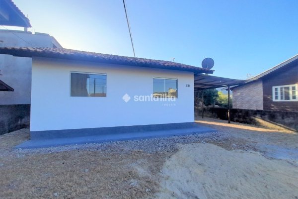 Casa para alugar com 50m², 2 quartos, 2 vagas no bairro Campeche em Florianópolis