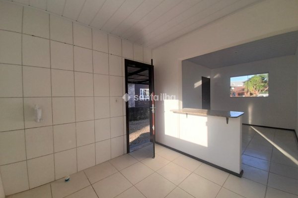 Casa para alugar com 50m², 2 quartos, 2 vagas no bairro Campeche em Florianópolis