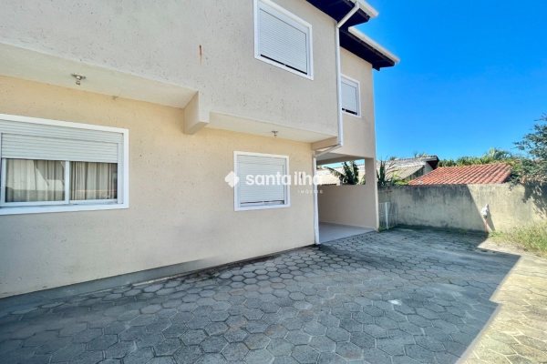 Casa para alugar com 80m², 2 quartos, 1 vaga no bairro Campeche em Florianópolis