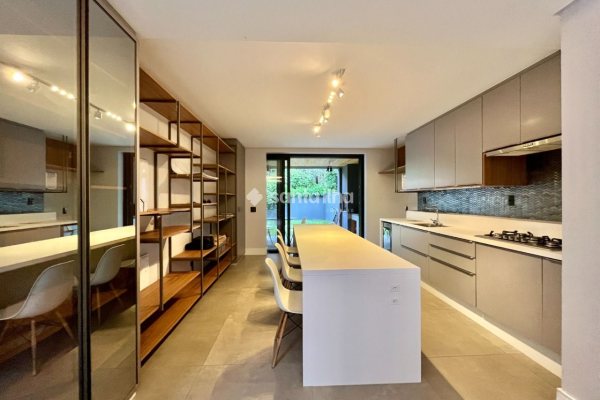Casa à venda com 173m², 3 quartos, 3 suítes, 2 vagas no bairro Morro das Pedras em Florianópolis