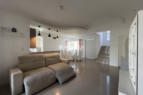 Casa em Condomínio para alugar ou comprar com 247m², 4 quartos, 1 suíte, 3 vagas no bairro Campeche em Florianópolis