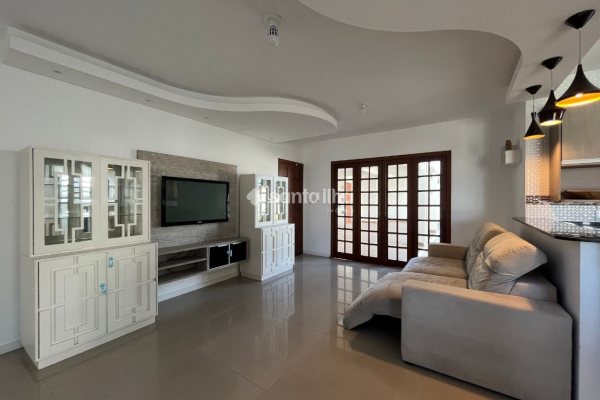 Casa em Condomínio para alugar ou comprar com 247m², 4 quartos, 1 suíte, 3 vagas no bairro Campeche em Florianópolis