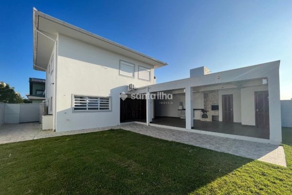 Casa em Condomínio para alugar ou comprar com 247m², 4 quartos, 1 suíte, 3 vagas no bairro Campeche em Florianópolis
