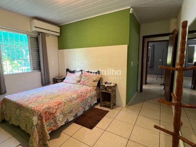 Casa à venda com 220m², 5 quartos, 2 suítes, 4 vagas no bairro Rio Tavares em Florianópolis - Foto 6