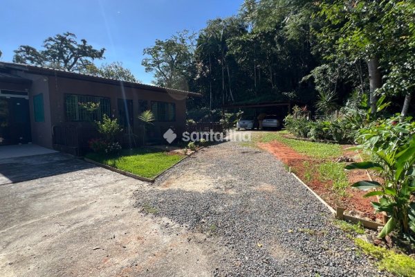 Casa à venda com 220m², 5 quartos, 2 suítes, 4 vagas no bairro Rio Tavares em Florianópolis
