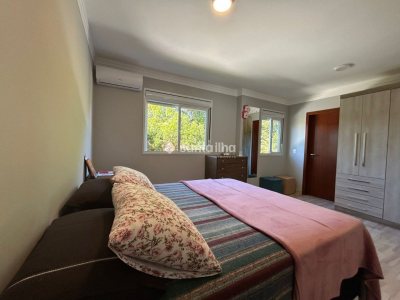 Casa à venda com 204m², 5 quartos, 4 suítes, 2 vagas no bairro Ribeirão da Ilha em Florianópolis - Foto 9