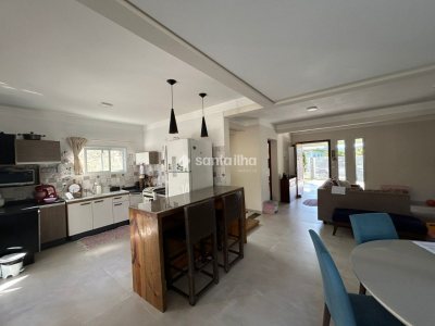 Casa à venda com 204m², 5 quartos, 4 suítes, 2 vagas no bairro Ribeirão da Ilha em Florianópolis - Foto 5