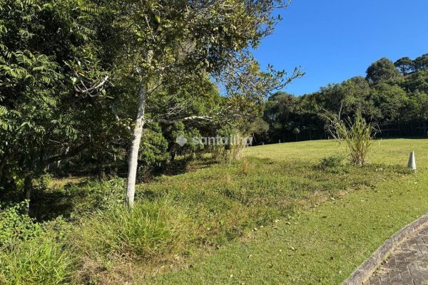Terreno à venda com 1.302m², 1 vaga no bairro Campeche em Florianópolis