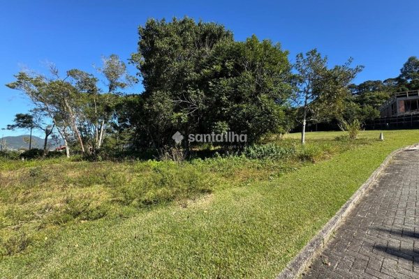 Terreno à venda com 1.302m², 1 vaga no bairro Campeche em Florianópolis
