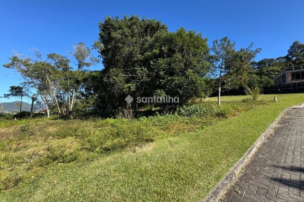 Terreno à venda com 1.302m², 1 vaga no bairro Campeche em Florianópolis