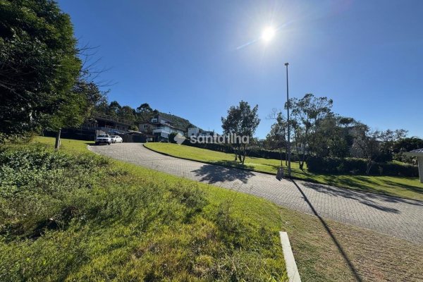 Terreno à venda com 1.302m², 1 vaga no bairro Campeche em Florianópolis