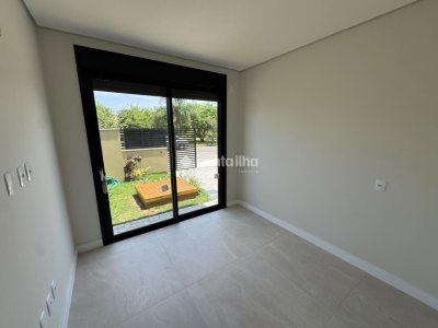 Casa à venda com 127m², 4 quartos, 1 suíte, 2 vagas no bairro Campeche em Florianópolis - Foto 19