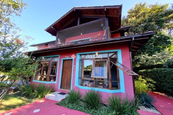 Casa para alugar ou comprar com 276m², 5 quartos, 1 suíte, 4 vagas no bairro Campeche em Florianópolis