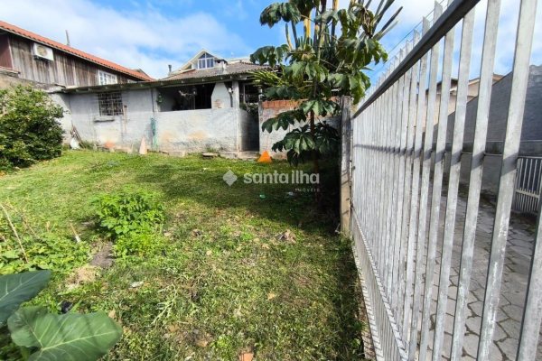 Casa à venda com 119m², 3 quartos, 2 vagas no bairro Tapera em Florianópolis