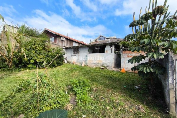Casa à venda com 119m², 3 quartos, 2 vagas no bairro Tapera em Florianópolis