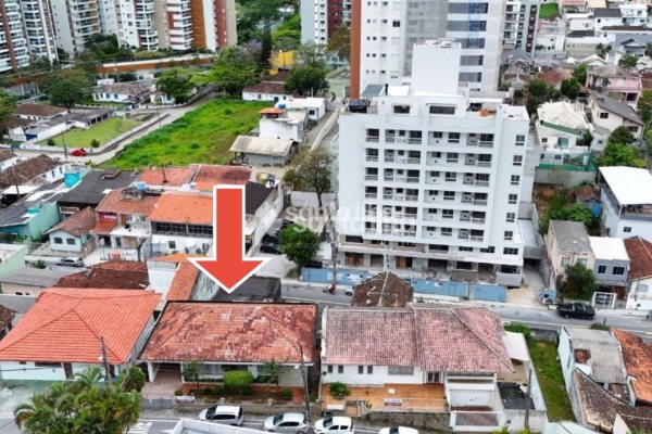 Terreno à venda com 255m² no bairro Agronômica em Florianópolis