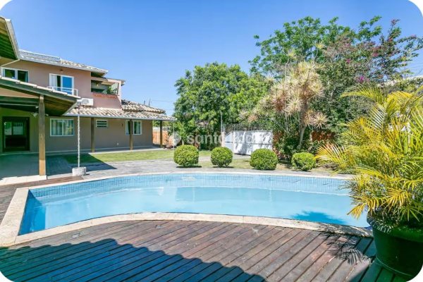 Casa à venda com 327m², 5 quartos, 3 suítes, 5 vagas no bairro Campeche em Florianópolis