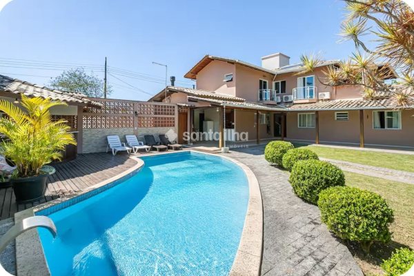 Casa à venda com 327m², 5 quartos, 3 suítes, 5 vagas no bairro Campeche em Florianópolis