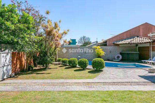 Casa à venda com 327m², 5 quartos, 3 suítes, 5 vagas no bairro Campeche em Florianópolis