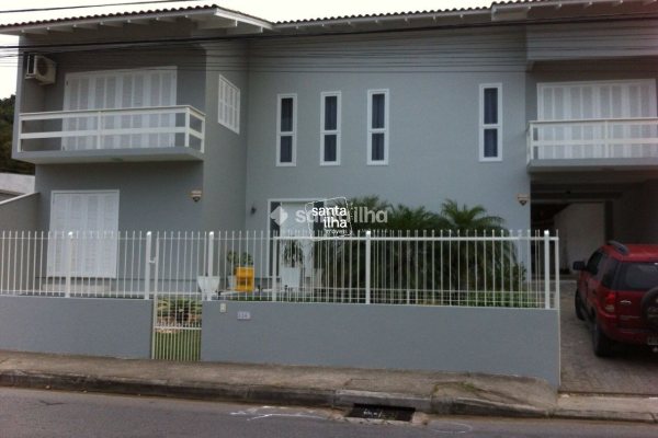 Casa à venda com 222m², 4 quartos, 2 suítes, 4 vagas no bairro Rio Tavares em Florianópolis