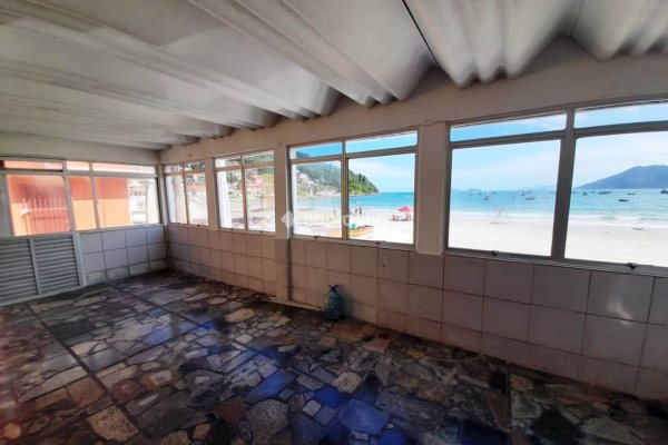 Casa à venda com 160m², 1 quarto, 4 vagas no bairro Pântano do Sul em Florianópolis