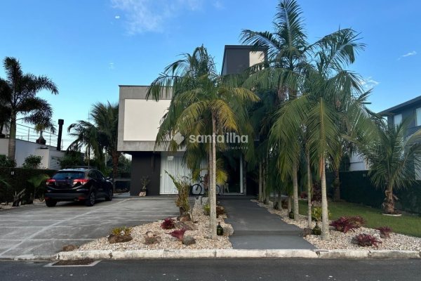 Casa em Condomínio à venda com 202m², 3 quartos, 3 suítes, 4 vagas no bairro Campeche em Florianópolis